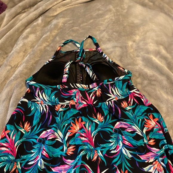Bathing suit too - Picture 3 of 3